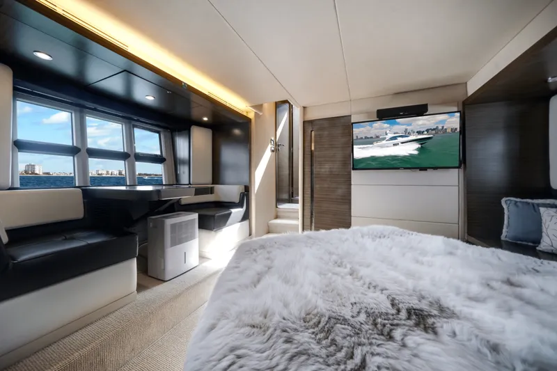 Slide: The Image of Azimut 55S 2017 - 5420010