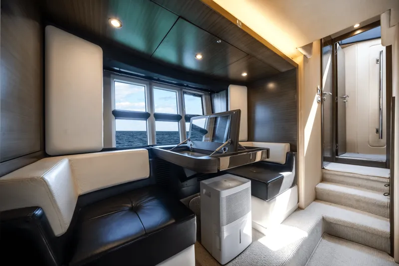 Slide: The Image of Azimut 55S 2017 - 5420012