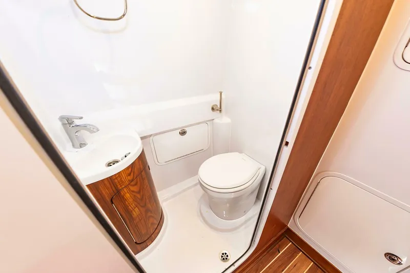 Slide: The Image of Custom Carolina 38 CC 2024 - 5227478