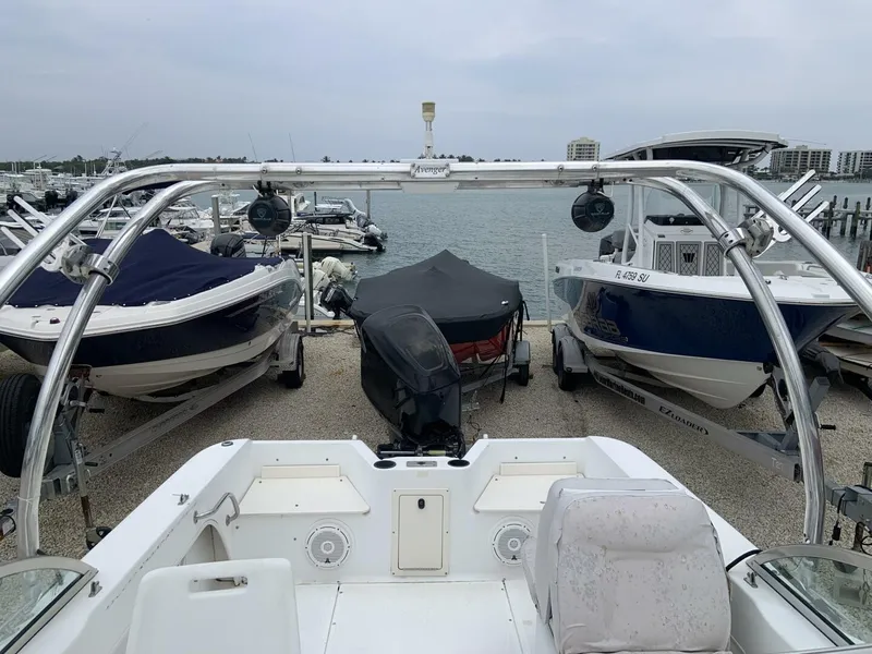 Slide: The Image of Boston Whaler 18 Ventura Bowrider 2000 - 5227551