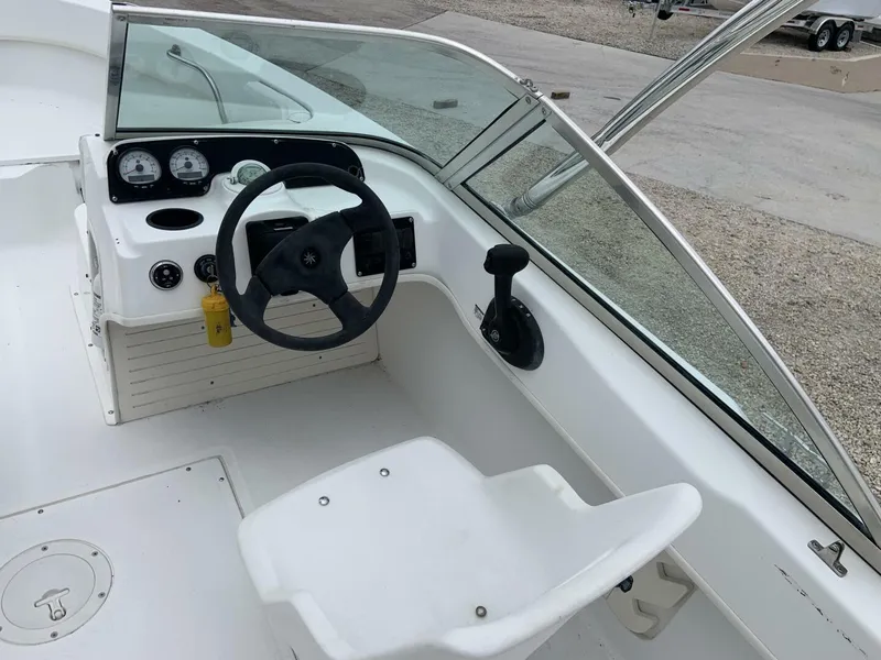 Slide: The Image of Boston Whaler 18 Ventura Bowrider 2000 - 5227546