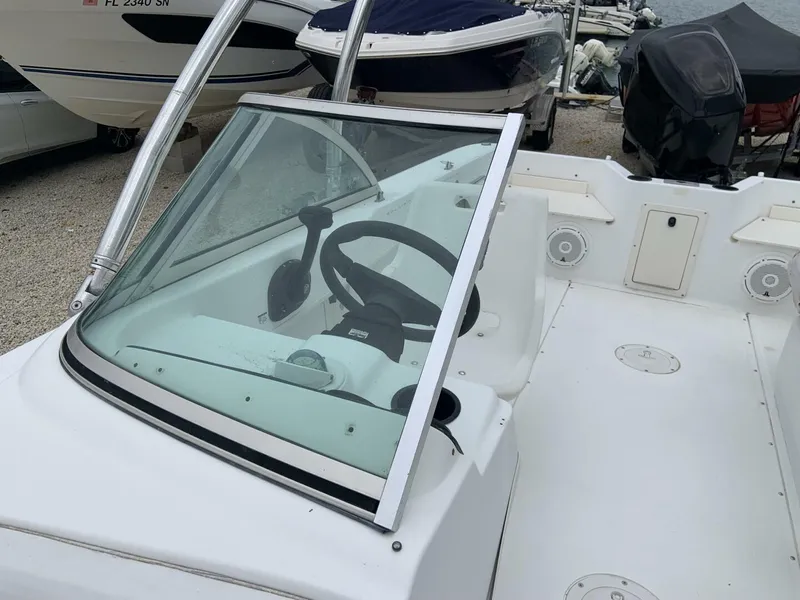 Slide: The Image of Boston Whaler 18 Ventura Bowrider 2000 - 5227545