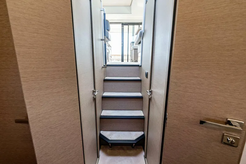 Slide: The Image of 2022 Prestige 420 Flybridge- SPIRIT LED-Companionway - 5250305