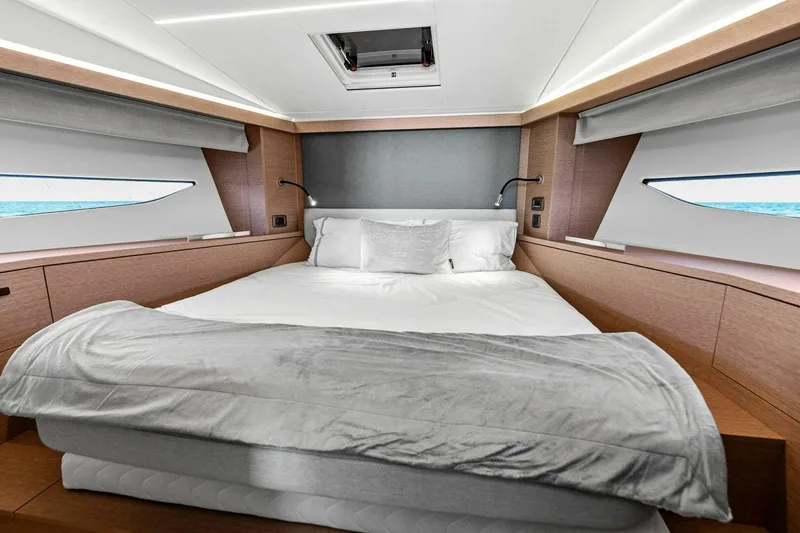 Slide: The Image of 2022 Prestige 420 Flybridge- SPIRIT LED- VIP Stateroom  - 5250310