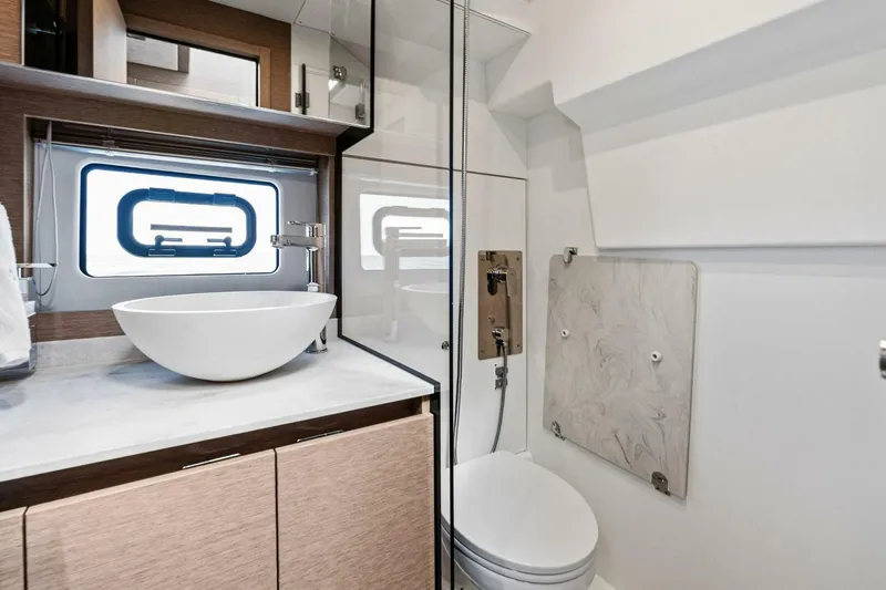 Slide: The Image of 2022 Prestige 420 Flybridge- SPIRIT LED- VIP Head - 5250276