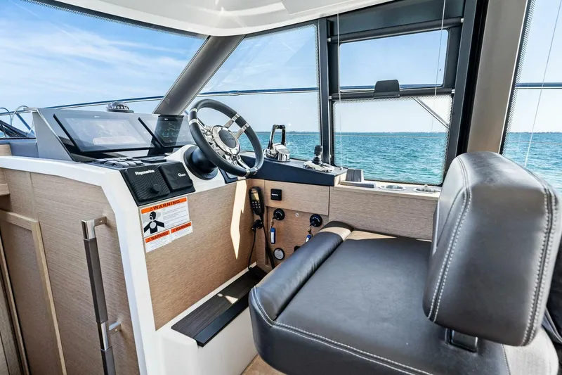 Slide: The Image of 2022 Prestige 420 Flybridge- SPIRIT LED- Helm  - 5250313