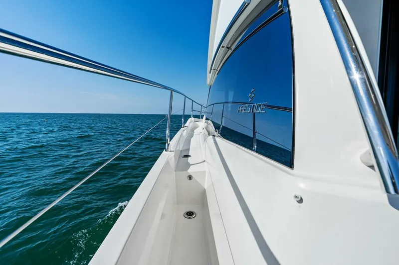 Slide: The Image of 2022 Prestige 420 Flybridge- SPIRIT LED- Cat Walk - 5250334