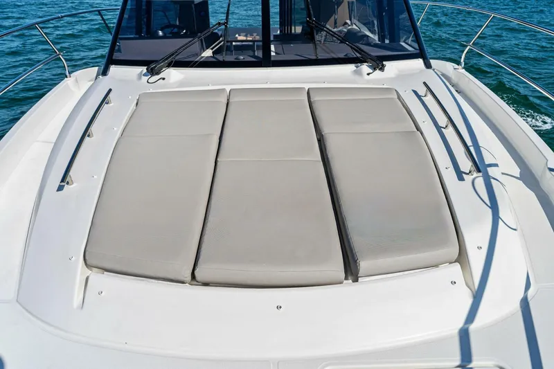 Slide: The Image of 2022 Prestige 420 Flybridge- SPIRIT LED- Sun Pad - 5250338