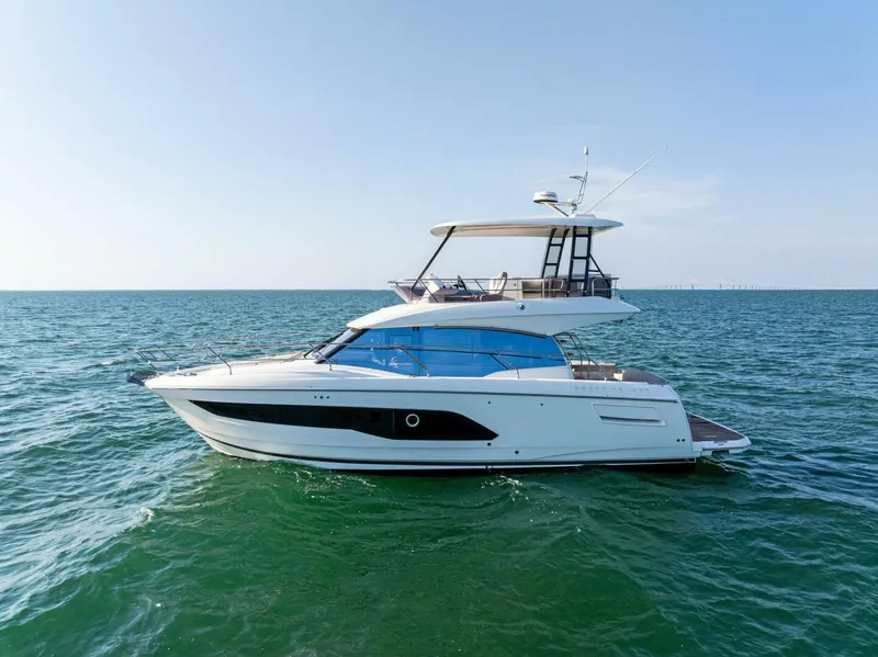 Slide: The Image of 2022 Prestige 420 Flybridge- SPIRIT LED - 5259024