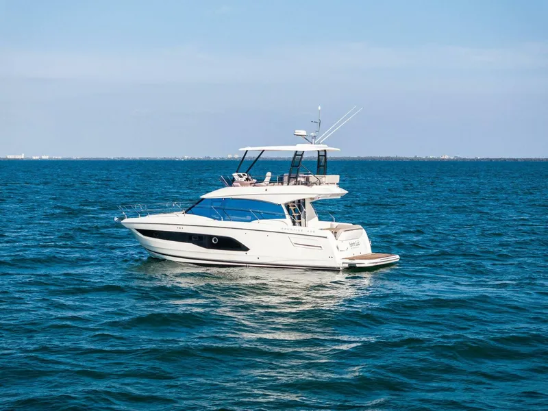 Slide: The Image of 2022 Prestige 420 Flybridge- SPIRIT LED - 5259032