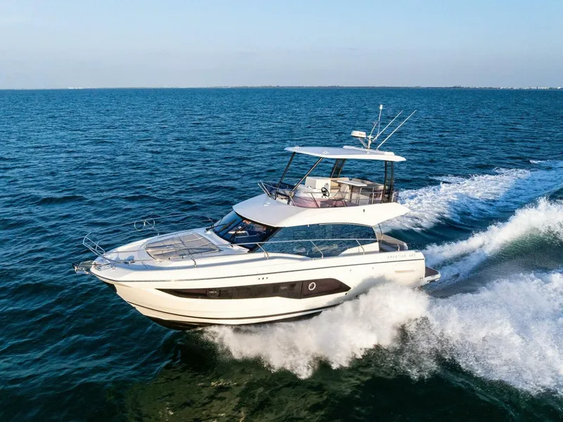 Slide: The Image of 2022 Prestige 420 Flybridge- SPIRIT LED - 5259036