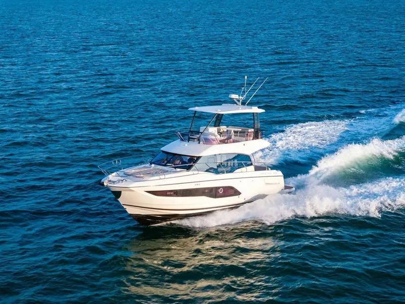 Slide: The Image of 2022 Prestige 420 Flybridge- SPIRIT LED - 5259038