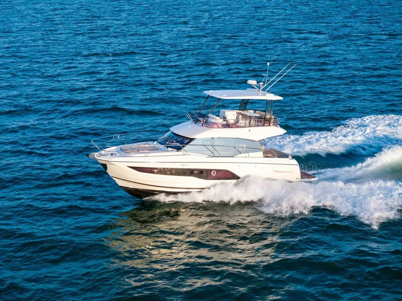 Slide: The Image of 2022 Prestige 420 Flybridge- SPIRIT LED - 5259039