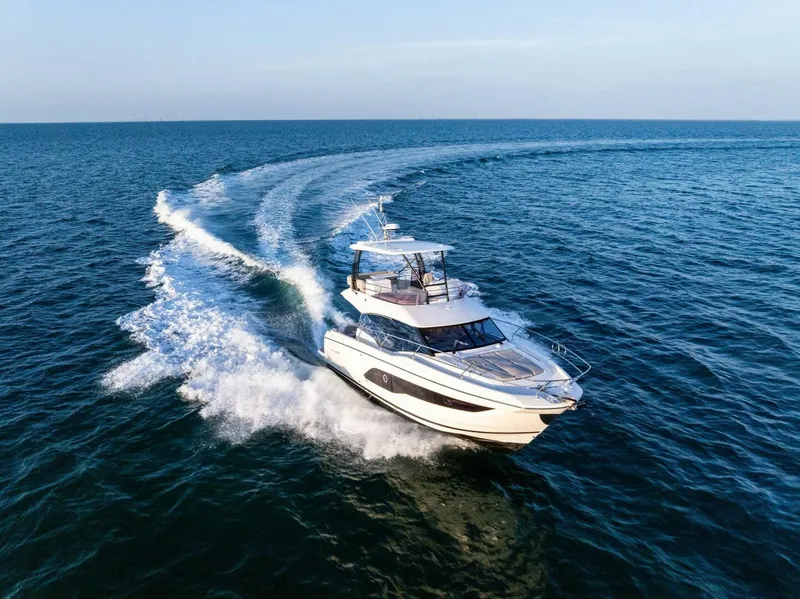 Slide: The Image of 2022 Prestige 420 Flybridge- SPIRIT LED - 5259040