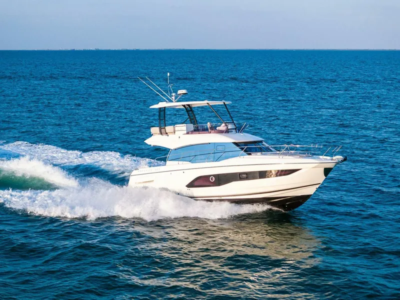 Slide: The Image of 2022 Prestige 420 Flybridge- SPIRIT LED - 5259037