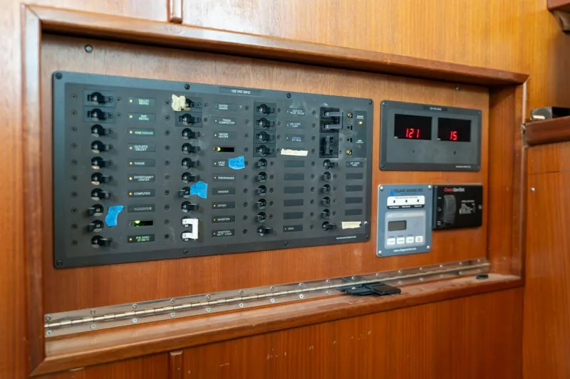 Slide: The Image of Pedigree Cat 525 Power Cat 2005 - 5228041