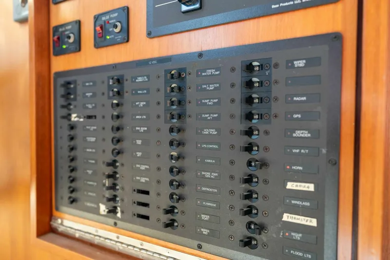 Slide: The Image of Pedigree Cat 525 Power Cat 2005 - 5228043