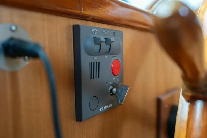 Slide: The Image of Pedigree Cat 525 Power Cat 2005 - 5228045