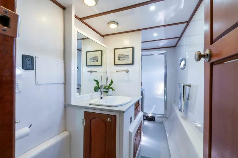 Slide: The Image of Pedigree Cat 525 Power Cat 2005 - 5227933