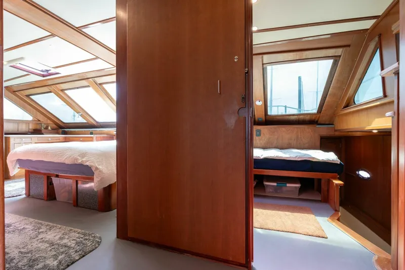 Slide: The Image of Pedigree Cat 525 Power Cat 2005 - 5227946