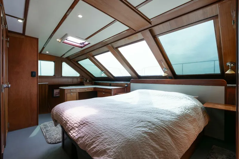 Slide: The Image of Pedigree Cat 525 Power Cat 2005 - 5227947