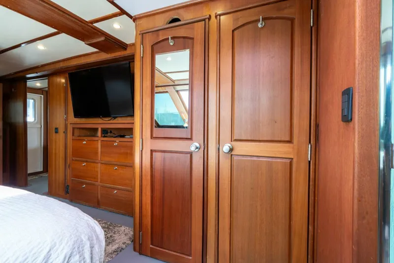 Slide: The Image of Pedigree Cat 525 Power Cat 2005 - 5227952