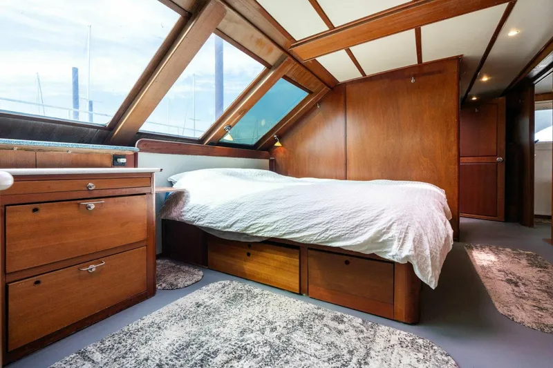 Slide: The Image of Pedigree Cat 525 Power Cat 2005 - 5227963