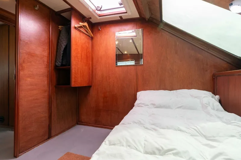 Slide: The Image of Pedigree Cat 525 Power Cat 2005 - 5227967