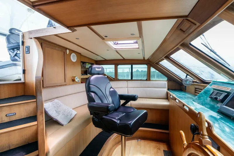 Slide: The Image of Pedigree Cat 525 Power Cat 2005 - 5227974