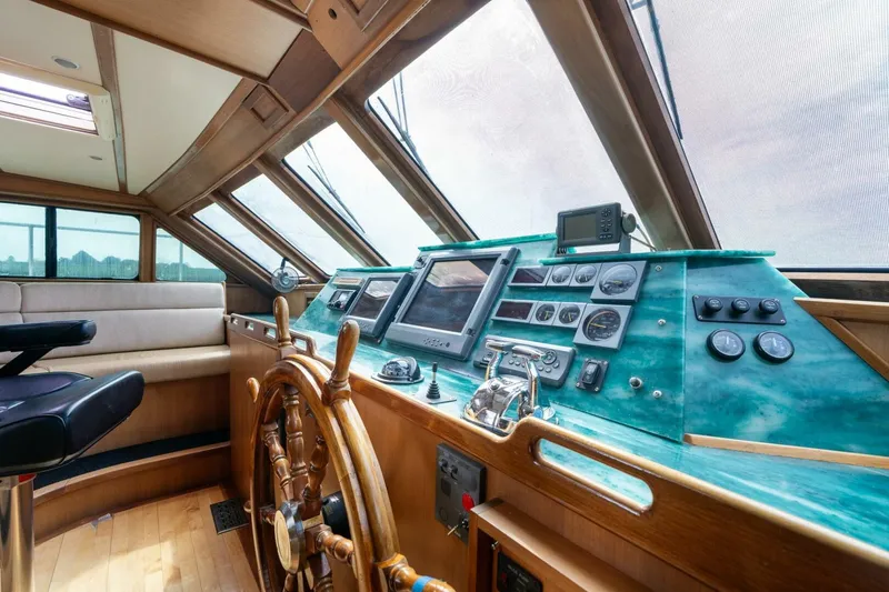 Slide: The Image of Pedigree Cat 525 Power Cat 2005 - 5227982