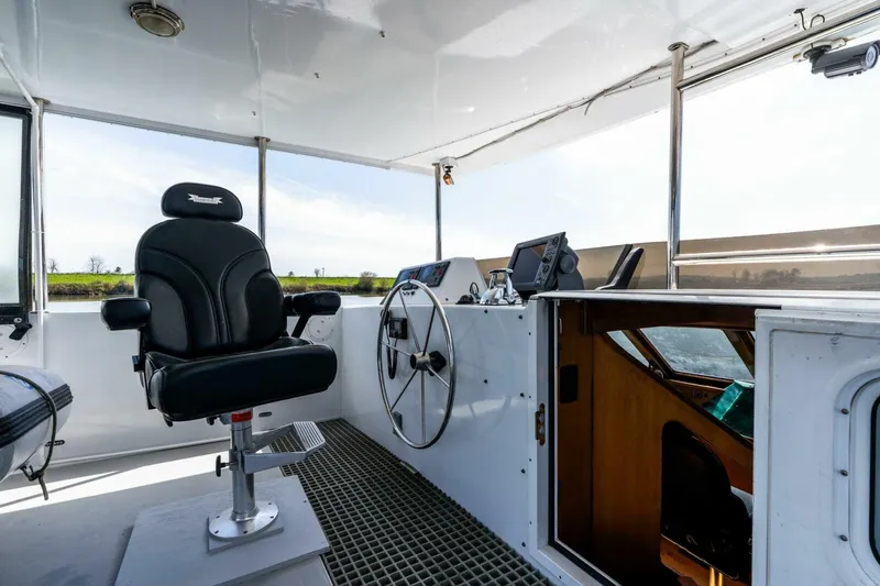 Slide: The Image of Pedigree Cat 525 Power Cat 2005 - 5227990