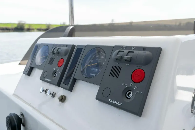 Slide: The Image of Pedigree Cat 525 Power Cat 2005 - 5227995