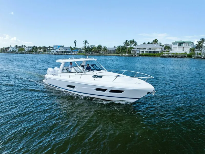 Slide: The Image of Intrepid 438 Evolution 2022 - 5397583