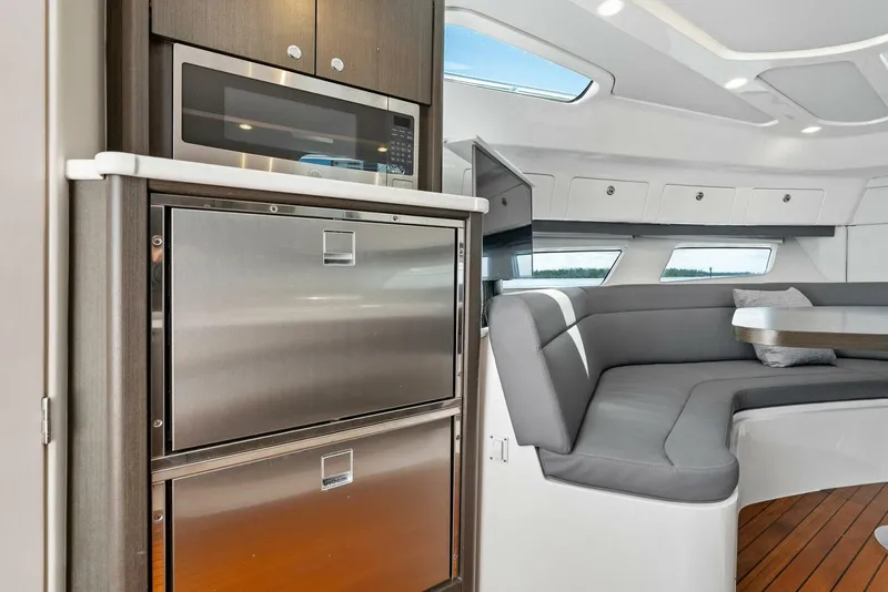 Slide: The Image of Intrepid 438 Evolution 2022 - 5397628