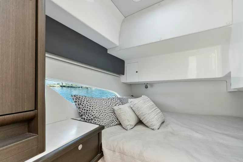 Slide: The Image of Intrepid 438 Evolution 2022 - 5397622