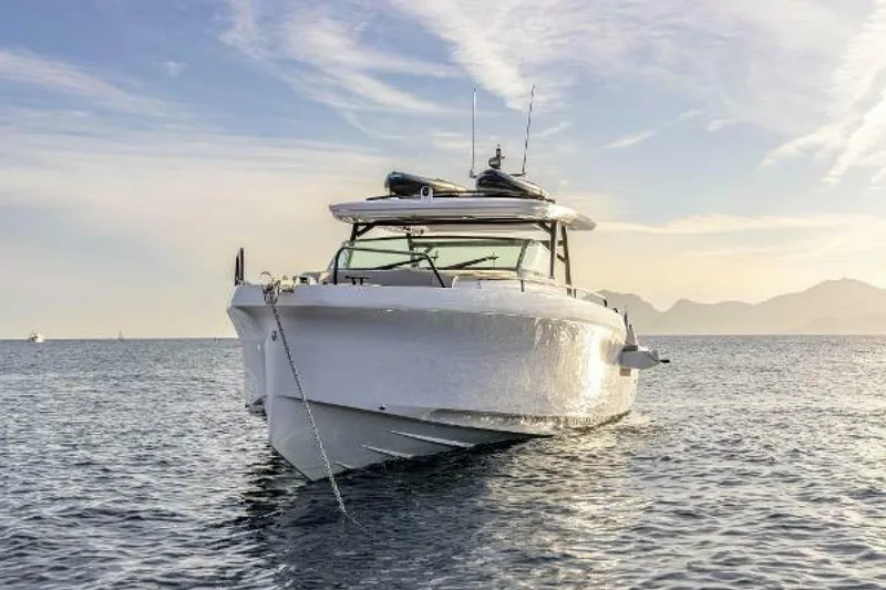 Slide: The Image of Axopar Sun Top 2025 - 5229933