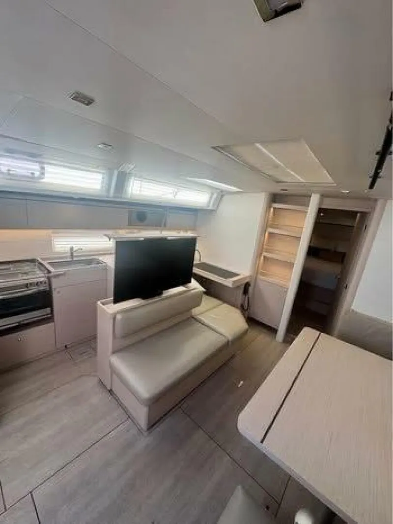 Slide: The Image of BO51.1_TV_Lift - 5231059