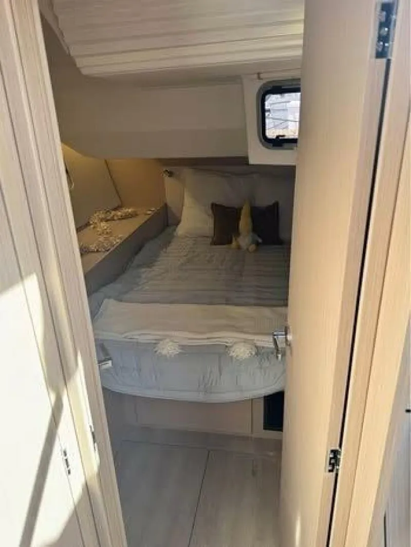 Slide: The Image of BO51.1_Port_Aft_Cabin - 5231053