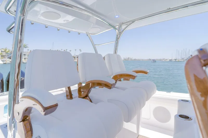 Slide: The Image of 2026 Mag Bay 43 Center Console - Flybridge - 5521512