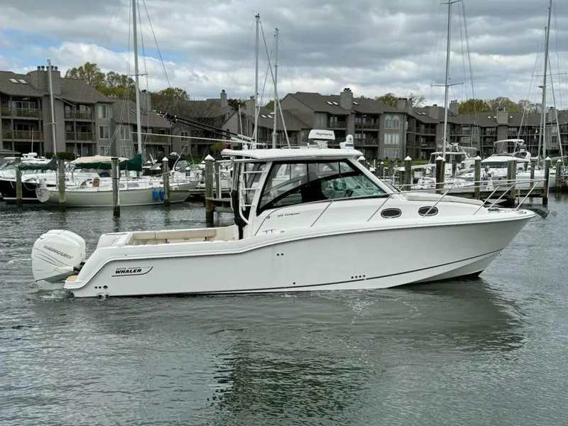 Slide: The Image of Boston Whaler 315 Conquest 2018 - 5231391