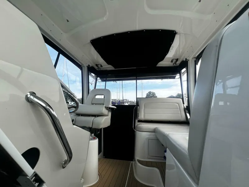 Slide: The Image of Boston Whaler 315 Conquest 2018 - 5231402