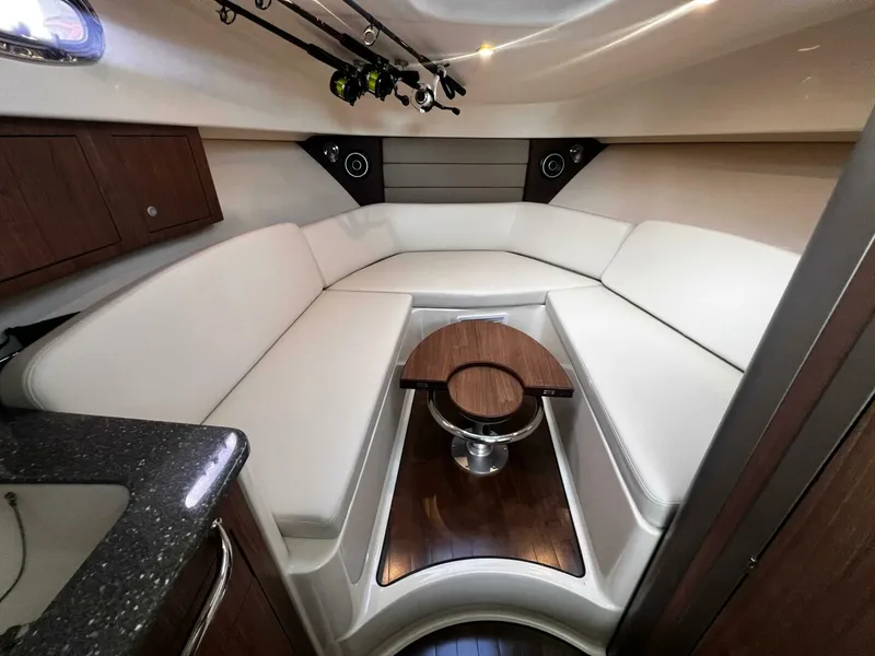 Slide: The Image of Boston Whaler 315 Conquest 2018 - 5231409