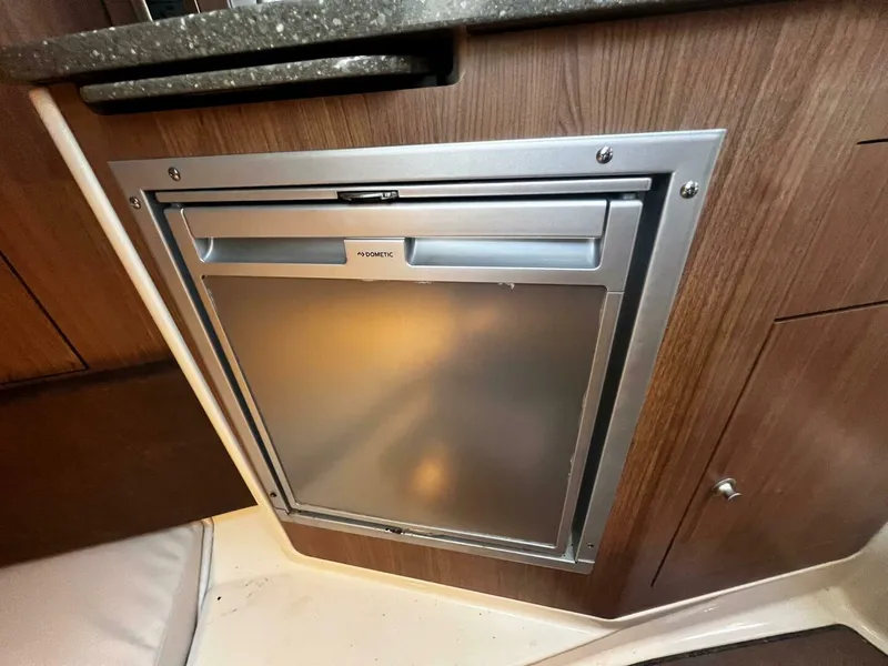 Slide: The Image of Boston Whaler 315 Conquest 2018 - 5231411