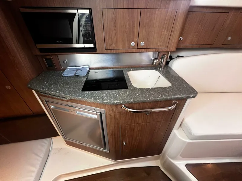 Slide: The Image of Boston Whaler 315 Conquest 2018 - 5231413