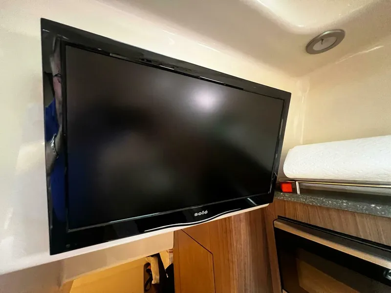 Slide: The Image of Boston Whaler 315 Conquest 2018 - 5231415