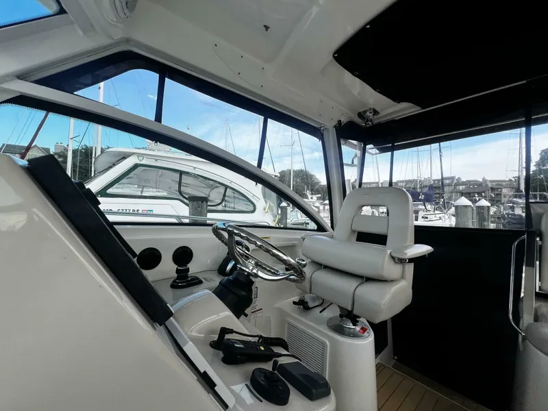 Slide: The Image of Boston Whaler 315 Conquest 2018 - 5231418