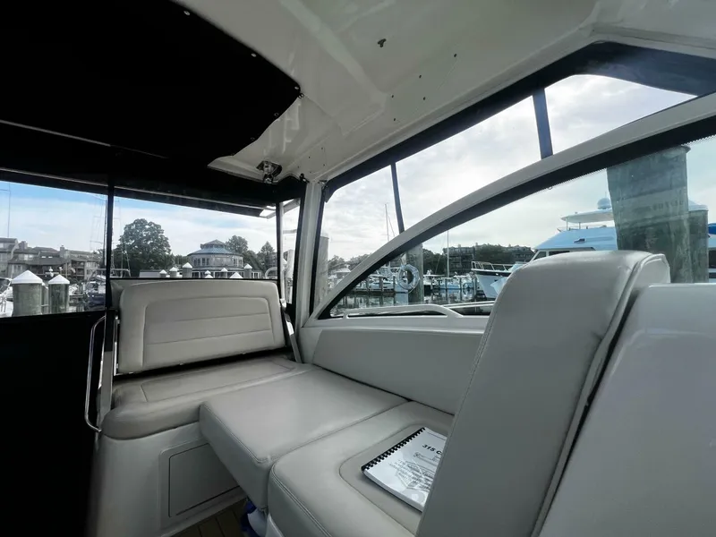 Slide: The Image of Boston Whaler 315 Conquest 2018 - 5231422