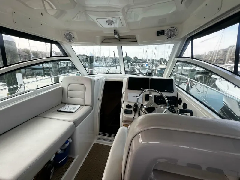 Slide: The Image of Boston Whaler 315 Conquest 2018 - 5231432