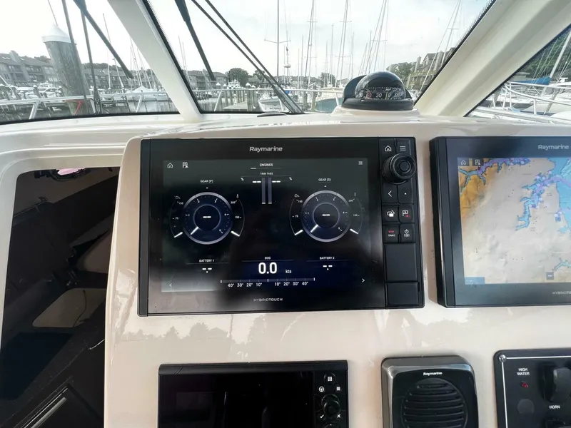 Slide: The Image of Boston Whaler 315 Conquest 2018 - 5231444