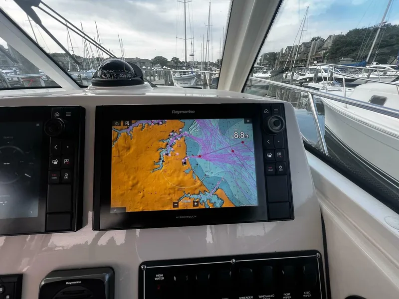 Slide: The Image of Boston Whaler 315 Conquest 2018 - 5231445